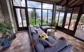 Hostelche Guest House
